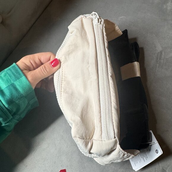 Lululemon Athletica Clean Lines Belt Bag 2L white Opal NEW WITH TAG - Picture 5 of 7